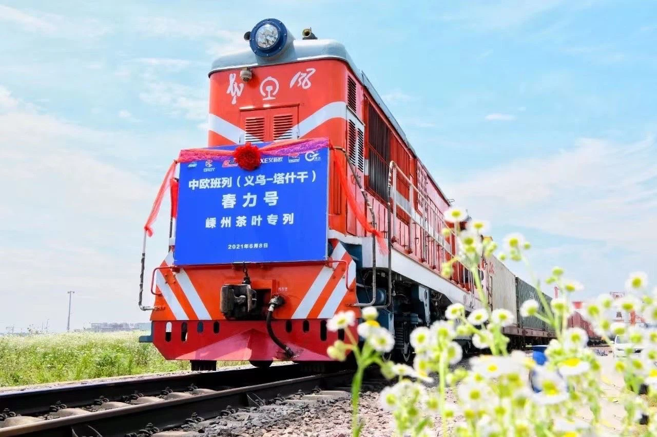 Buat Kali Pertama di Delta Sungai Yangtze, Keretapi Istimewa Ini Berlepas Har...